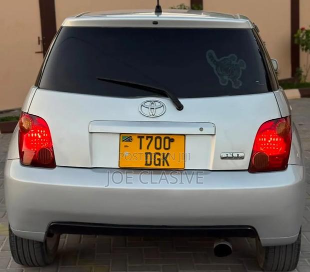 Toyota IST 2003 Silver