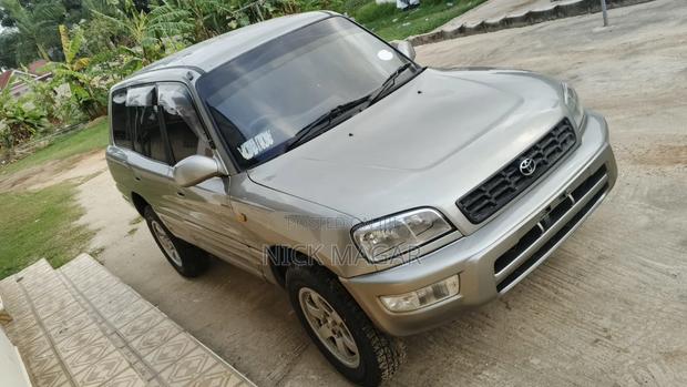 Toyota RAV4 Automatic 2000 Gray