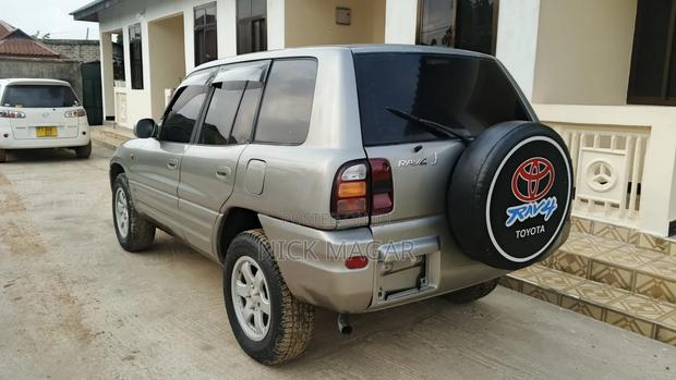 Toyota RAV4 Automatic 2000 Gray