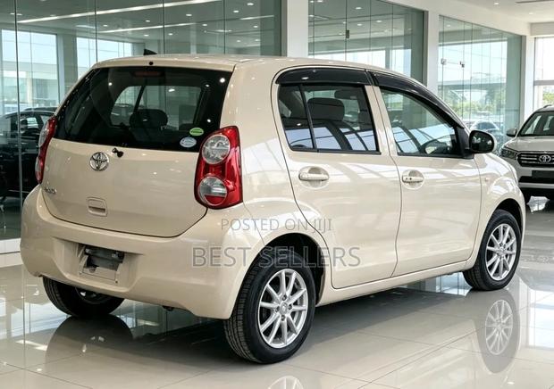 Toyota Passo 2012 Beige
