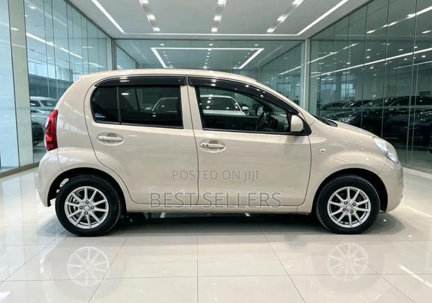 Toyota Passo 2012 Beige