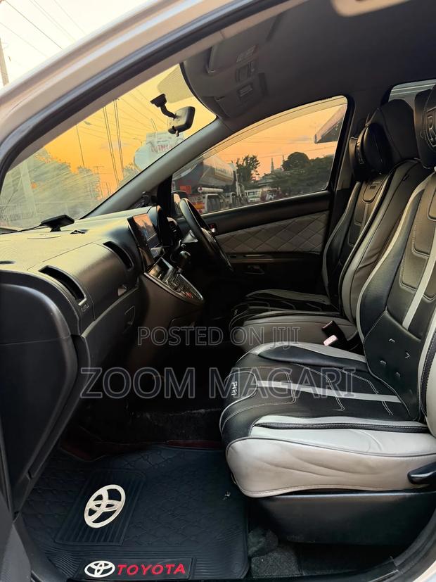 Toyota Wish 2004 Silver