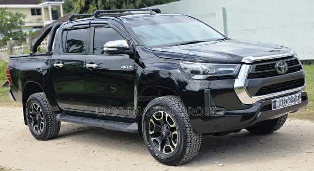 Toyota Hilux 2021 Black
