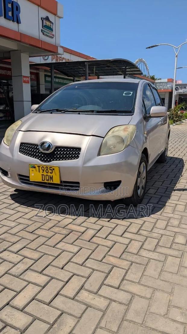 Toyota Vitz 2005 Beige