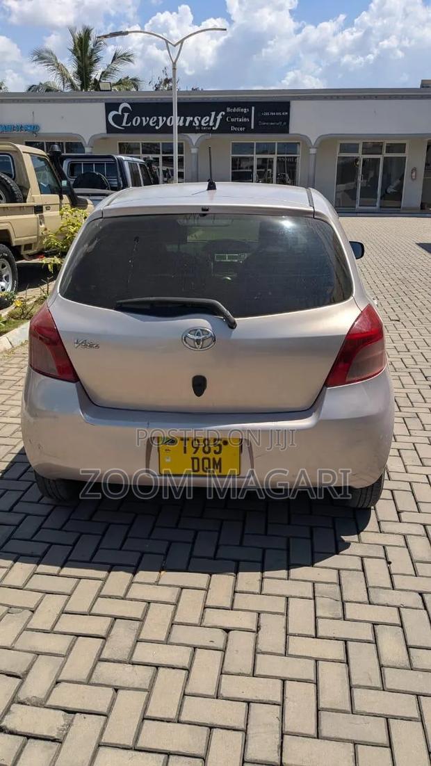 Toyota Vitz 2005 Beige