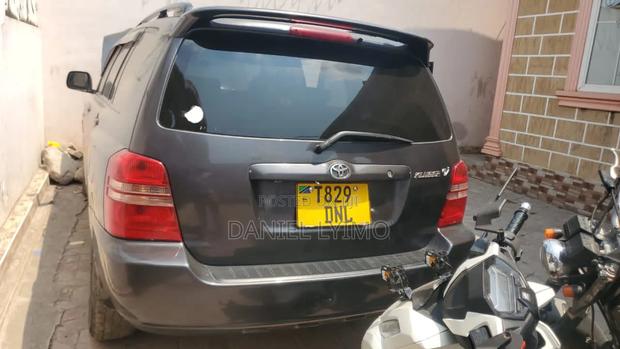 Toyota Kluger 2005 Gray
