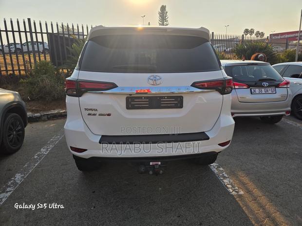 Toyota Fortuner 2.8 D AWD 2017 White