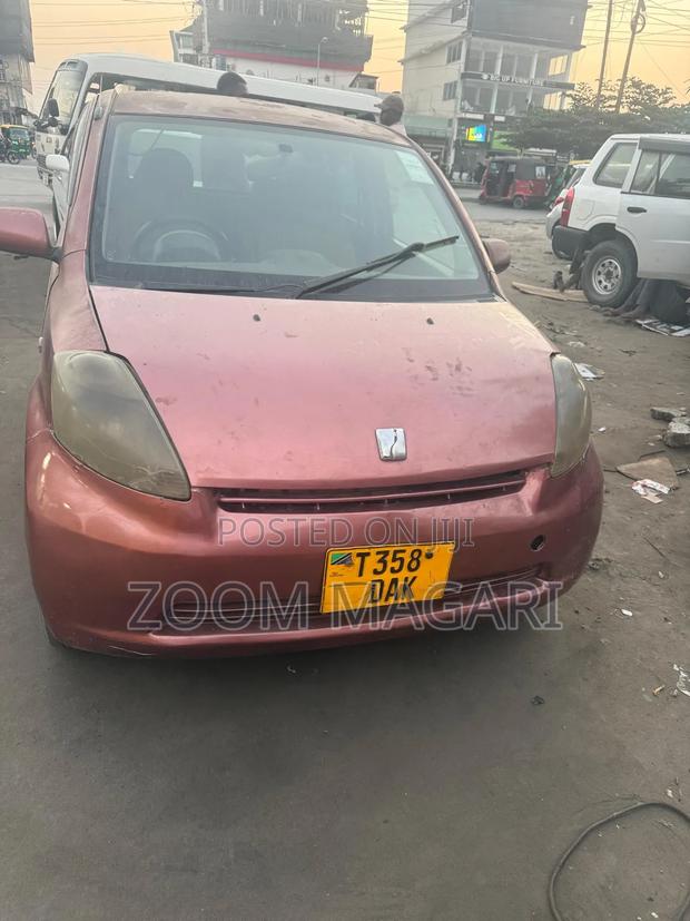 Toyota Passo 2004 Red