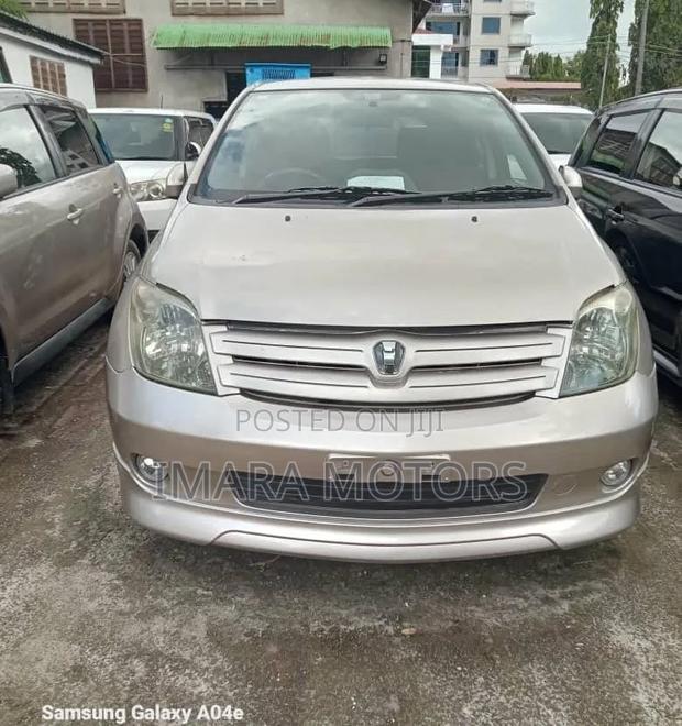Toyota IST 2004 Silver