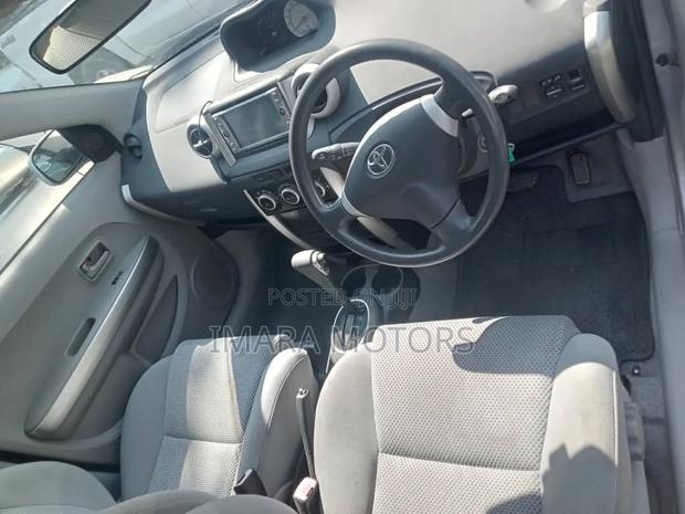 Toyota IST 2004 Silver
