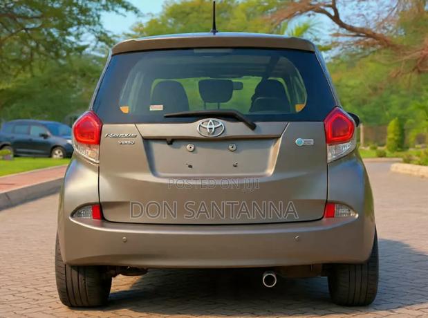 Toyota Ractis 2015 Beige