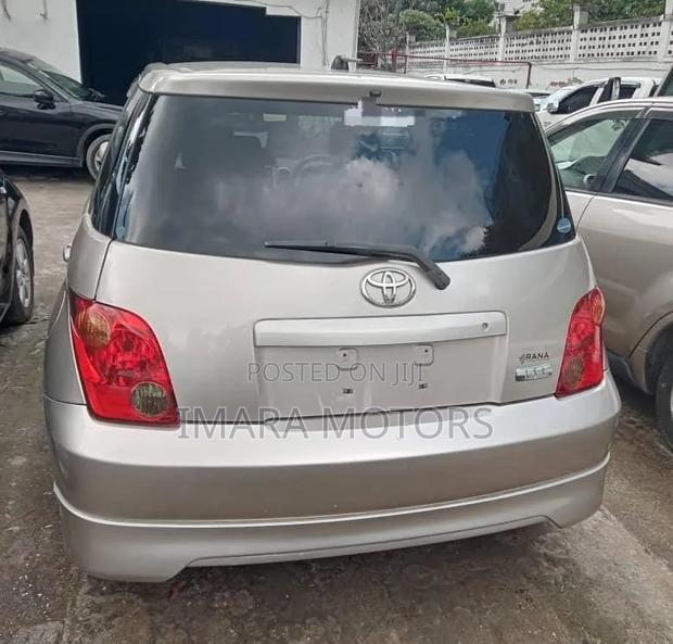 Toyota IST 2004 Silver