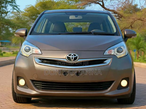 Toyota Ractis 2015 Beige