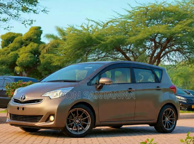 Toyota Ractis 2015 Beige