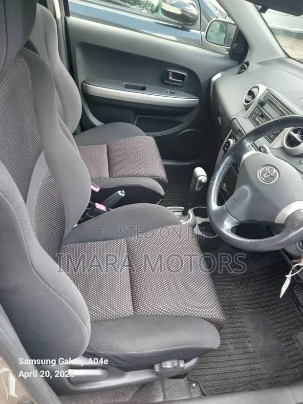 Toyota IST 2004 Silver