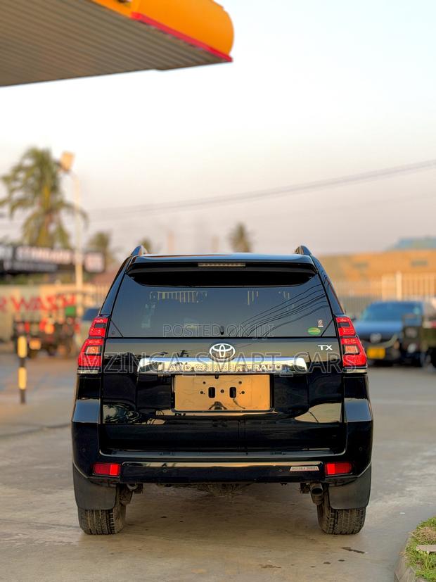 Toyota Land Cruiser Prado 2021 Black