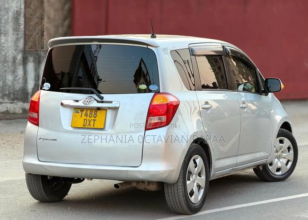 Toyota Ractis 2006 Silver