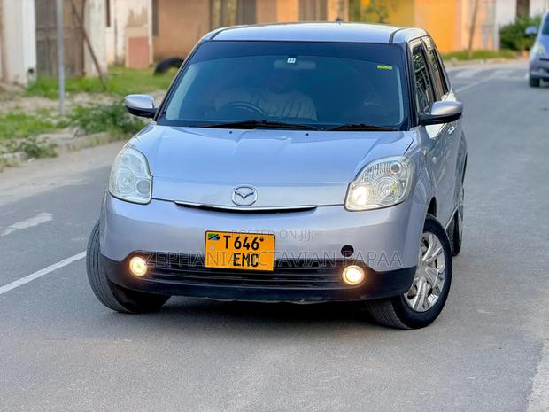 Mazda Verisa 2010 Silver