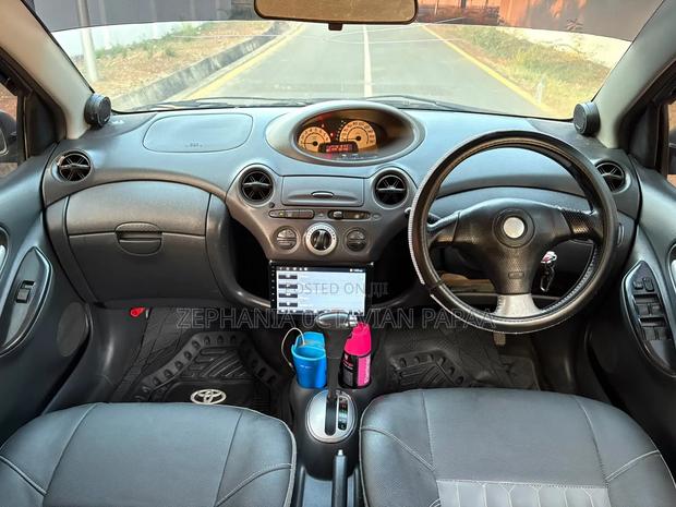 Toyota Vitz 2003 Silver