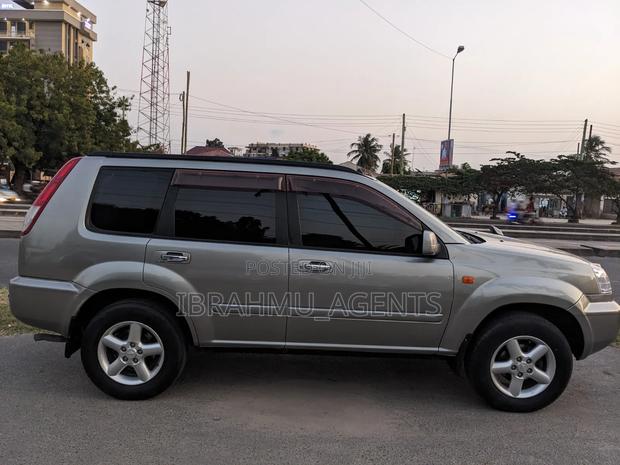 Nissan X-Trail 2002 Gray