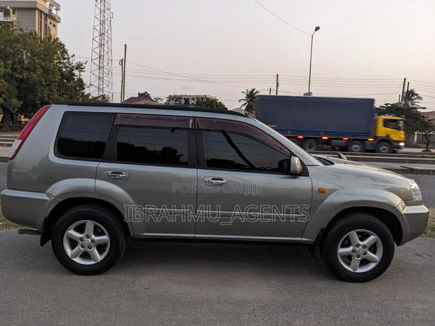 Nissan X-Trail 2002 Gray