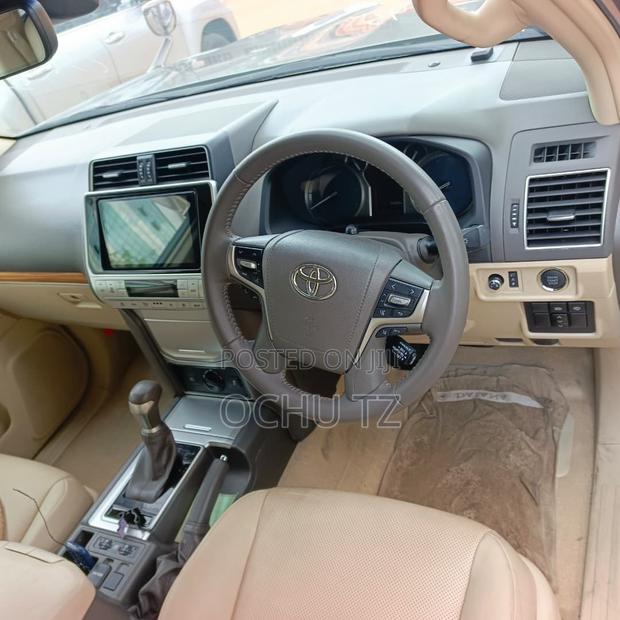 Toyota Land Cruiser Prado 2023 Gray
