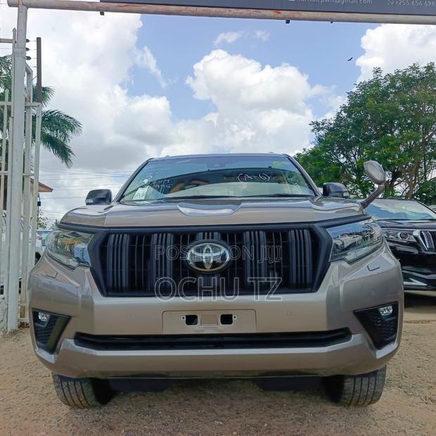 Toyota Land Cruiser Prado 2023 Gray