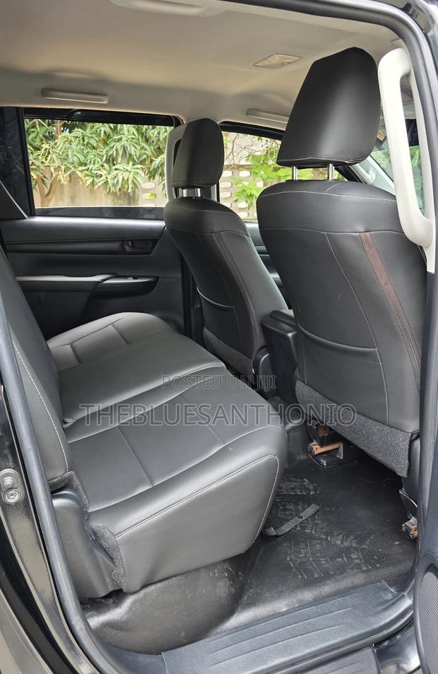 Toyota Hilux 2021 Black