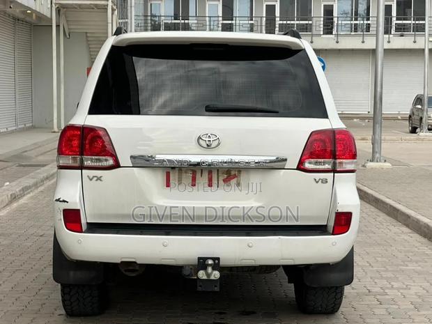 Toyota Land Cruiser 2008 White