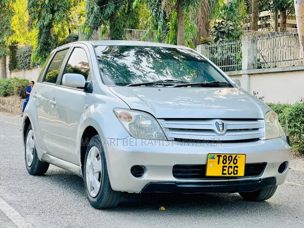 Toyota IST 2005 Silver