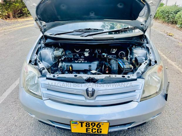 Toyota IST 2005 Silver
