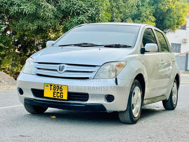 Toyota IST 2005 Silver