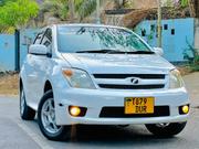 Toyota IST 2005 White for sale