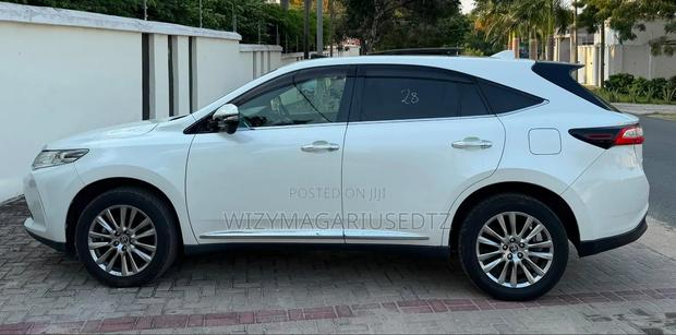 Toyota Harrier 2018 Off white