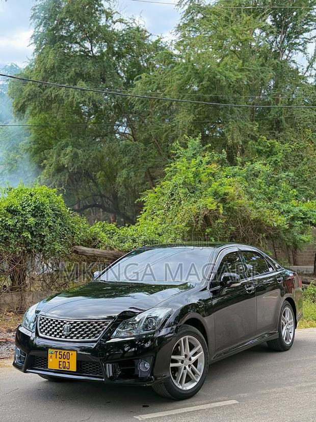 Toyota Crown 2011 Black