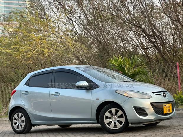 Mazda Demio 2012 Silver