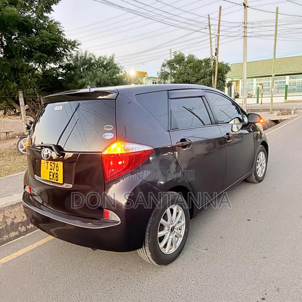Toyota Ractis 2015 Beige