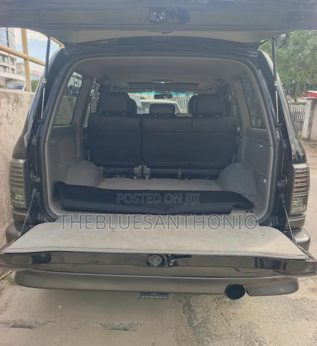Toyota Land Cruiser 2006 Black