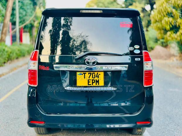 Toyota Noah 2009 Black