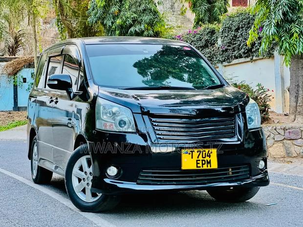 Toyota Noah 2009 Black