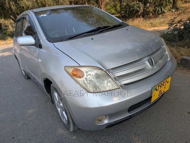 Toyota IST 2007 Silver