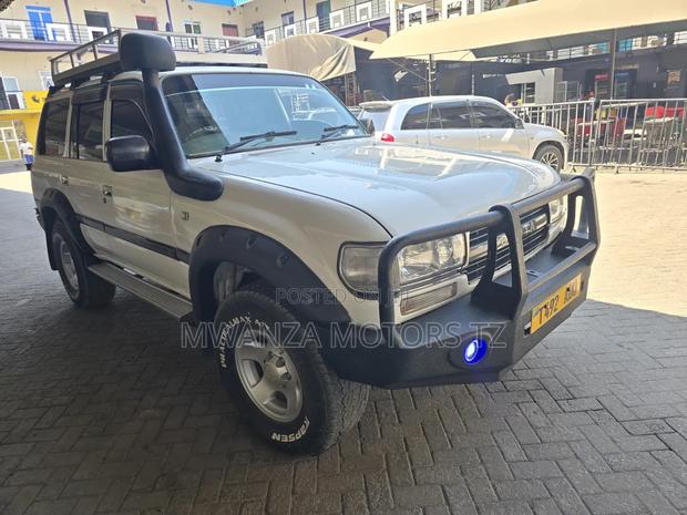 Toyota Land Cruiser 1996 White