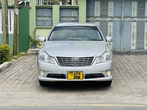 Toyota Crown 2009 Silver