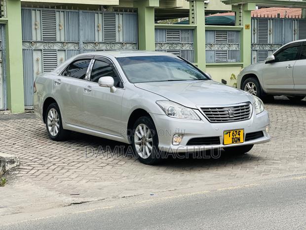 Toyota Crown 2009 Silver