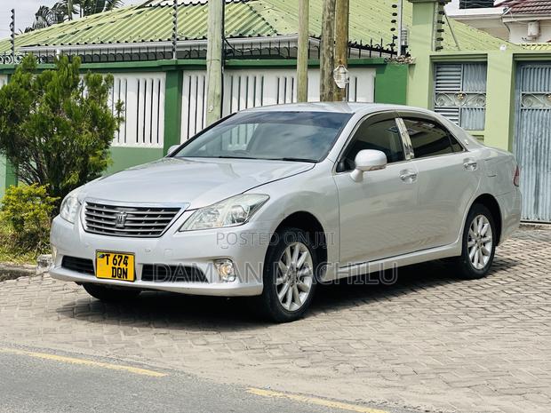 Toyota Crown 2009 Silver