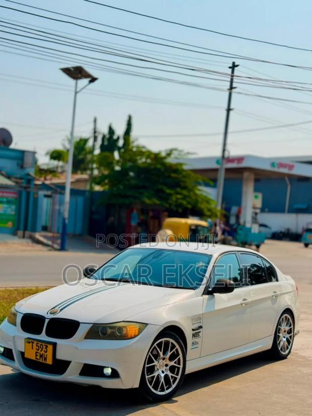 BMW 3 Series 2011 White