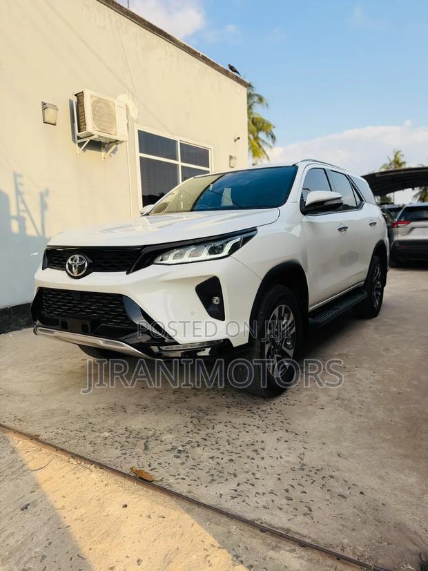 Toyota Fortuner 2.8 D AWD 2024 White