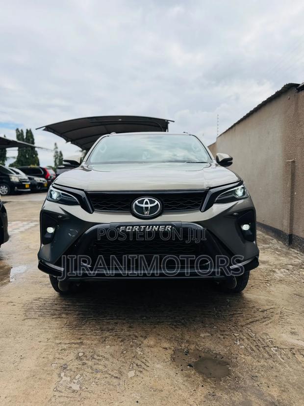 Toyota Fortuner 2023 Gray