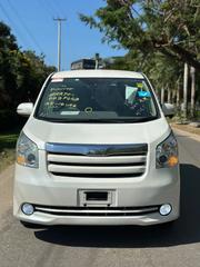 Toyota Noah 2010 White for sale