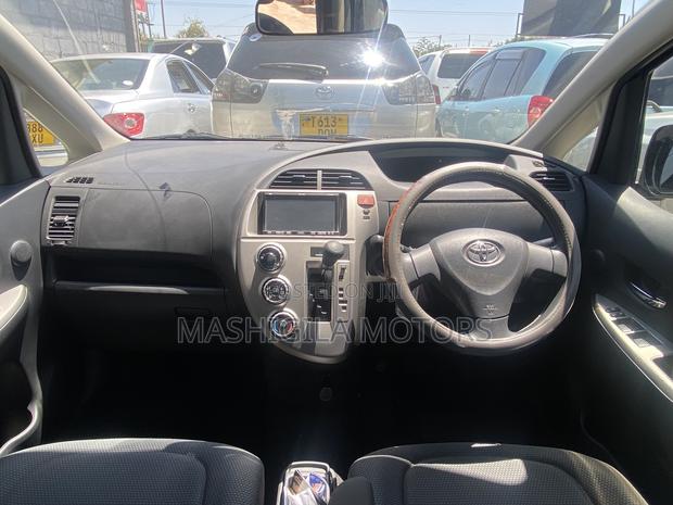 Toyota Ractis 2006 Black